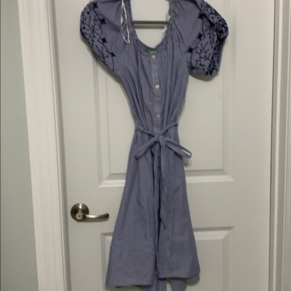 Embroidery sleeve off the shoulder dress